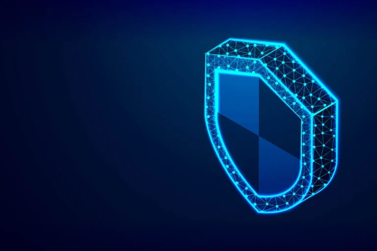 Защита сайта на WordPress символ щита на градиентном фоне